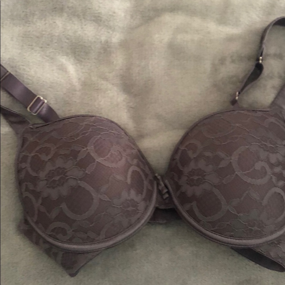 Size 34D underwire lace bra